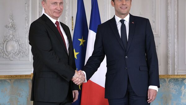 El presidente de Rusia, Vladímir Putin, y su homólogo francés, Emmanuel Macron (archivo) - Sputnik Mundo