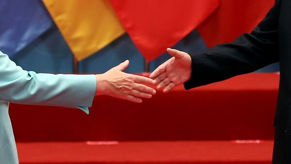 La canciller de Alemania, Angela Merkel, y el presidente de China, Xi Jinping (archivo) - Sputnik Mundo