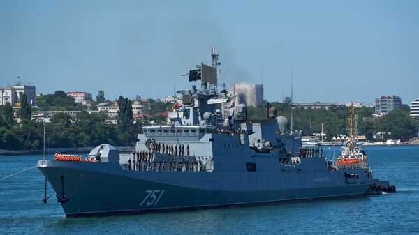 La fragata rusa Almirante Essen llega a Sebastopol - Sputnik Mundo