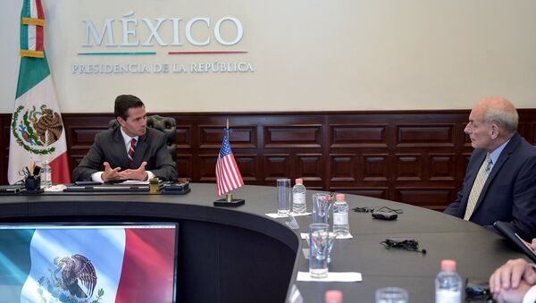Enrique Peña Nieto, presidente de México, y John Kelly, secretario de Seguridad Interior de EEUU - Sputnik Mundo