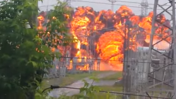 Impactante explosión de un tanque en Siberia - Sputnik Mundo