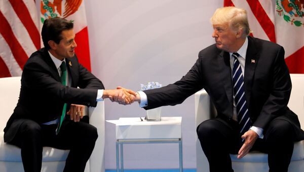 El presidente de Mexico Enrique Peña Nieto y el presidente de EEUU, Donald Trump (archivo) - Sputnik Mundo