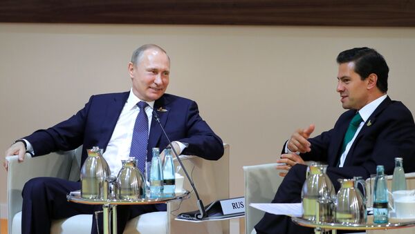 El presidente de Rusia, Vladímir Putin, y el presidente de México, Enrique Peña Nieto - Sputnik Mundo