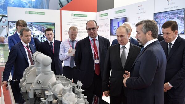 Vladímir Putin, presidente de Rusia, en la exposición industrial Innoprom en Ekaterimburgo, Rusia - Sputnik Mundo