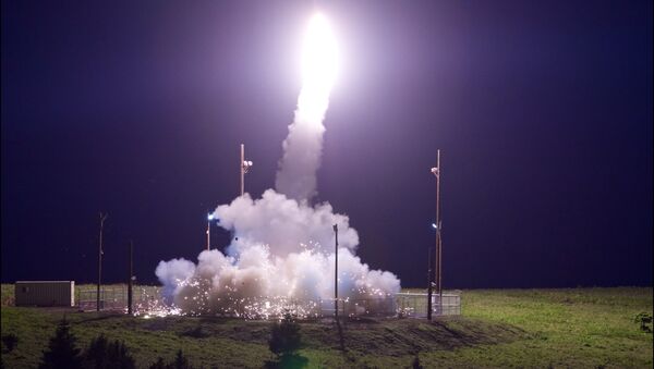 La prueba del sistema antimisiles estadounidense THAAD en Alaska - Sputnik Mundo