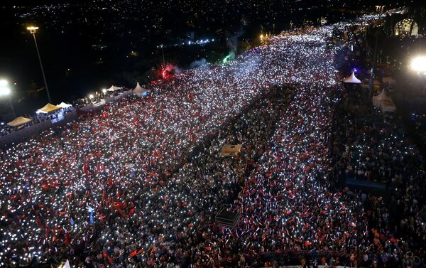 Manifestaciones multitudinarias en Ankara y Estambul - Sputnik Mundo