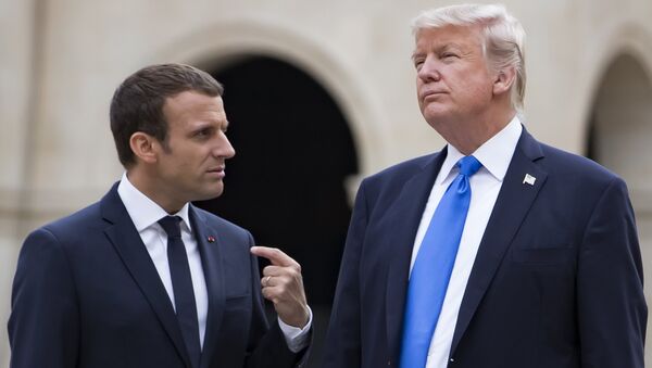El presidente estadounidense, Donald Trump, y el mandatario francés, Emmanuel Macron - Sputnik Mundo