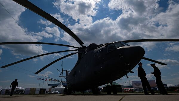 Un helicóptero Mi-26 en el Salón Aeroespacial Internacional MAKS 2017 - Sputnik Mundo
