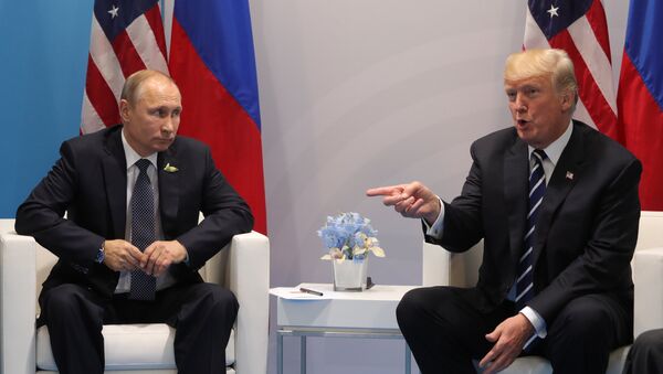 Presidente de Rusia, Vladímir Putin, y presidente de EEUU, Donald Trump - Sputnik Mundo