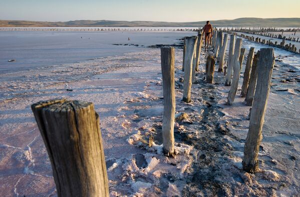 El lago Chokrak: así es el lodo curativo de Crimea - Sputnik Mundo