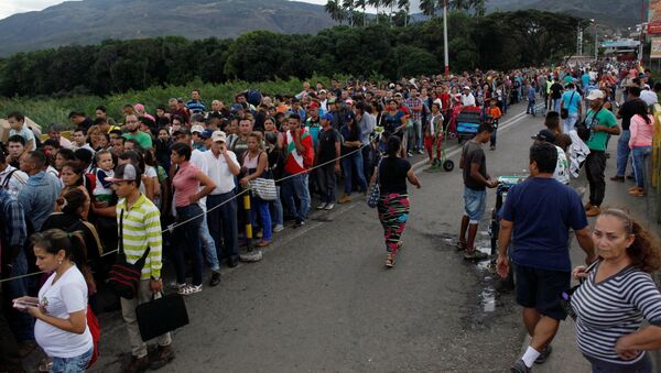 Venezolanos en la frontera con Colombia (archivo) - Sputnik Mundo