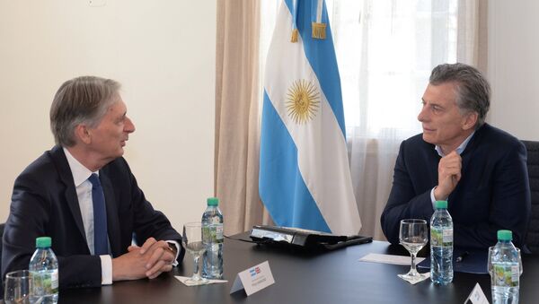 El presidente de Argentina, Mauricio Macri, y el canciller de Hacienda de Reino Unido, Philip Hammond - Sputnik Mundo