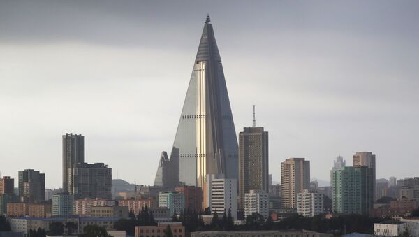 Hotel Ryugyong en Pyongyang, Corea del Norte - Sputnik Mundo
