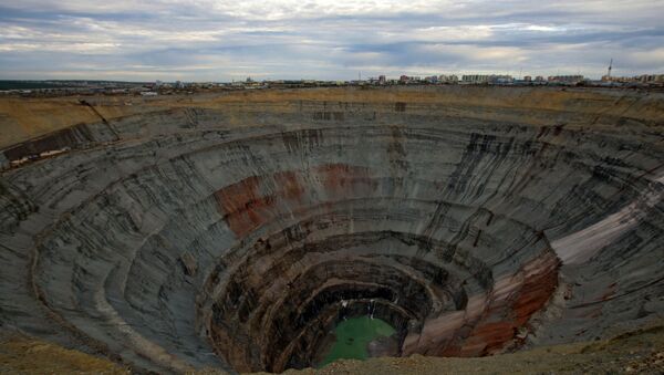 Una mina de diamantes Mir, situada en Yakutia - Sputnik Mundo