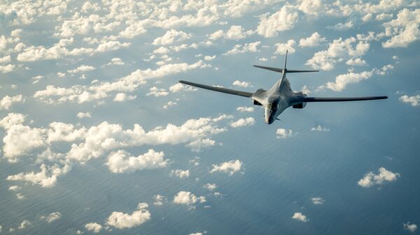 Un avión militar estadounidense sobrevuela península de Corea - Sputnik Mundo