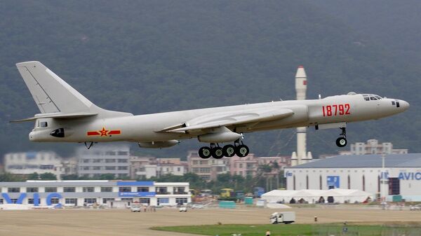 Un bombardero estratégico chino Xian Hong-6K - Sputnik Mundo
