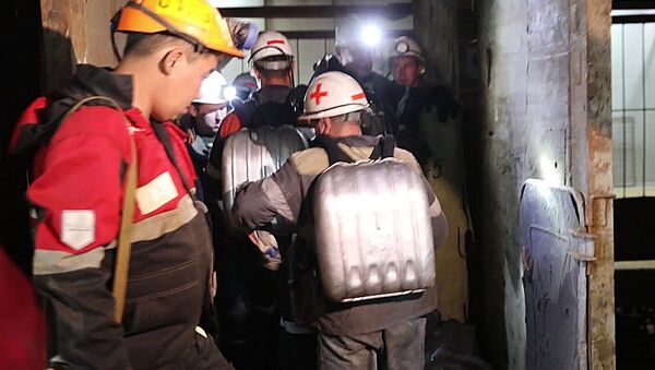 La operación de rescate en la mina Mir de Yakutia - Sputnik Mundo