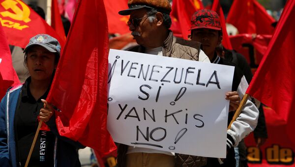 Una manifestación en apoyo al presidente de Venezuela, Nicolás Maduro, en México - Sputnik Mundo