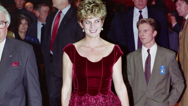 Принцесса Диана перед открытием оратории Пола Маккартни «Ливерпуль» в Конгресс-зале Лилля, 1992 год - Sputnik Mundo