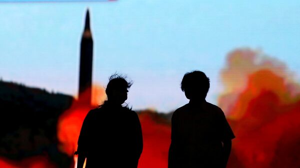 Lanzamiento del misil balístico norcoreano (archivo) - Sputnik Mundo