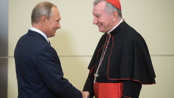 El presidente de Rusia, Vladímir Putin, y el secretario de Estado del Vaticano, Pietro Parolin - Sputnik Mundo