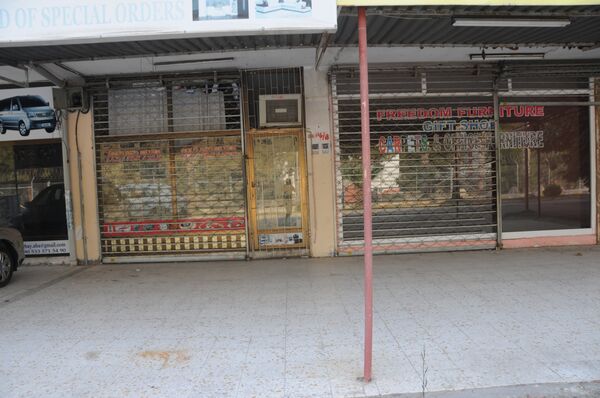 Muchas tiendas que hace poco vendían un gran abanico de bienes tuvieron que cerrar ya que eran incapaces de pagar el alquiler Muchas tiendas que hace poco vendían un gran abanico de bienes tuvieron que cerrar ya que eran incapaces de pagar el alquiler - Sputnik Mundo