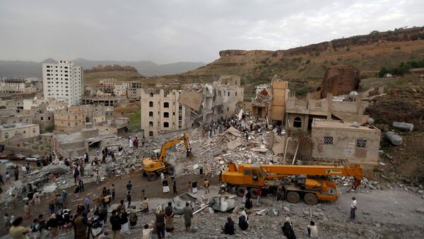 Bombardeo en Saná, Yemen - Sputnik Mundo