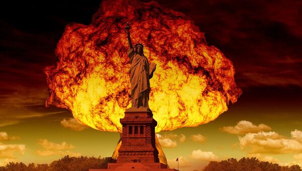 Una explosión nuclear detrás de la Estatua de la Libertad - Sputnik Mundo