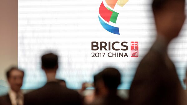 El logo de la cumbre de BRICS en China - Sputnik Mundo
