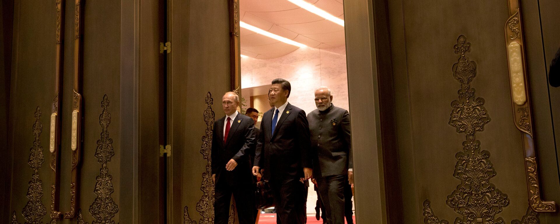 Presidente de Rusia, Vladímir Putin, presidente de China, Xi Jinping, y primer ministro de la India, Narendra Modi - Sputnik Mundo, 1920, 22.03.2022