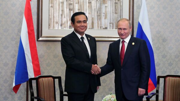 Presidente de Tailandia, Prayut Chan-o-cha, y presidente de Rusia, Vladímir Putin - Sputnik Mundo