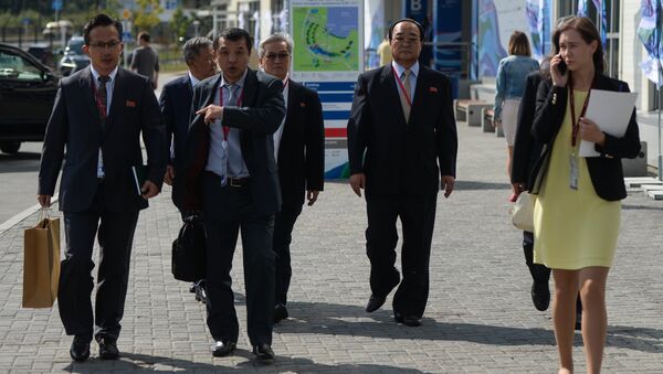La delegación norcoreana llega a Vladivostok para participar en el Foro Económico Oriental - Sputnik Mundo