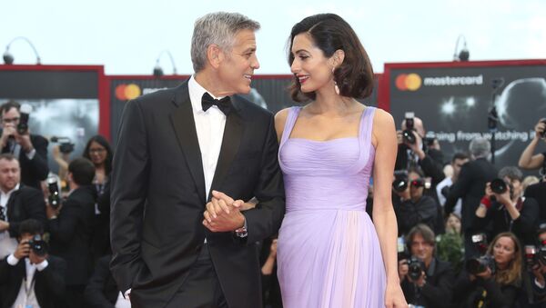 Актер и режиссер Джордж Клуни и его жена Амаль Клуни на 74-ом Венецианском кинофестивале, Италия - Sputnik Mundo