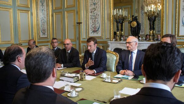 El presidente de Francia, Emmanuel Macron, durante su reunión con el presidente de la Asamblea Nacional de Venezuela, Julio Borges - Sputnik Mundo
