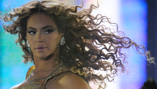 Beyoncé durante una presentación en Moscú - Sputnik Mundo