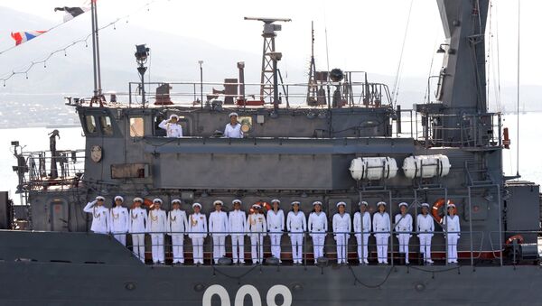 El equipo del dragaminas Vicealmirante Zajarin de la base naval de Novorossiysk - Sputnik Mundo