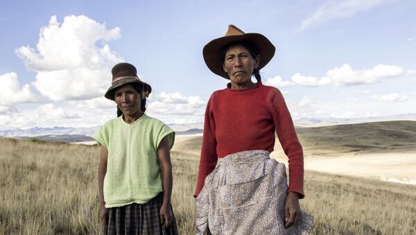 Hermelinda Umasi Magaño y Tomasa Vasquez de la comunidad Bajo Huancané - Sputnik Mundo