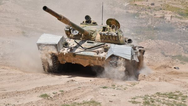 Un tanque sirio T-72 cerca de la ciudad de Deir Ezzor - Sputnik Mundo