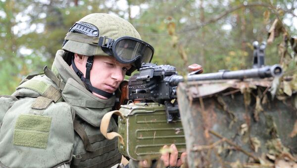Militar ruso durante los ejercicios militares ruso-bielorrusos Zapad 2017 - Sputnik Mundo