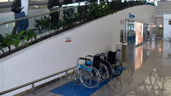 Especialistas en accesibilidad visitan el aeropuerto internacional de Carrasco, en Montevideo. - Sputnik Mundo