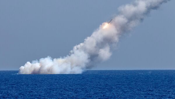 Rusia ataca a Daesh con misiles Kalibr lanzados desde submarinos - Sputnik Mundo