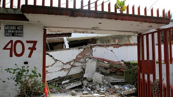 Un edificio se colapsó tras el sismo de 7,1 grados en México - Sputnik Mundo