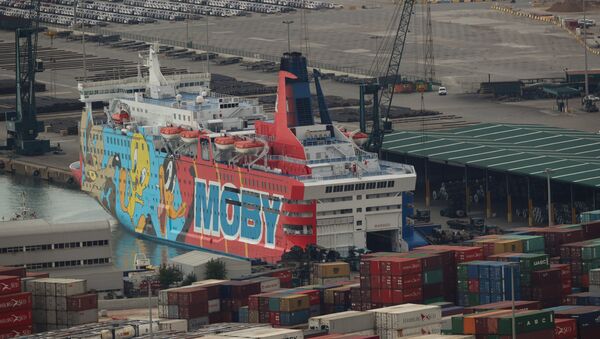 El barco Moby Dada en el puerto de Barcelona - Sputnik Mundo