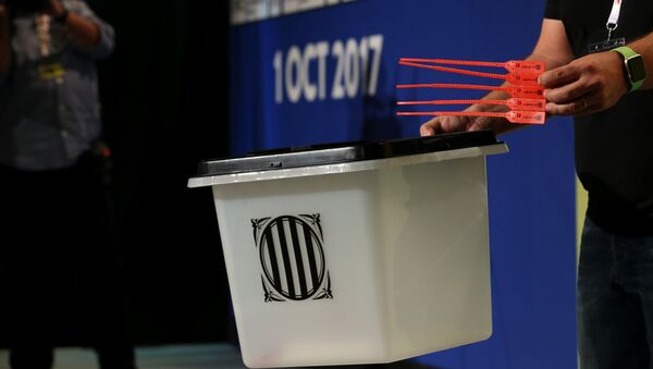 Un urna para el referéndum catalán - Sputnik Mundo