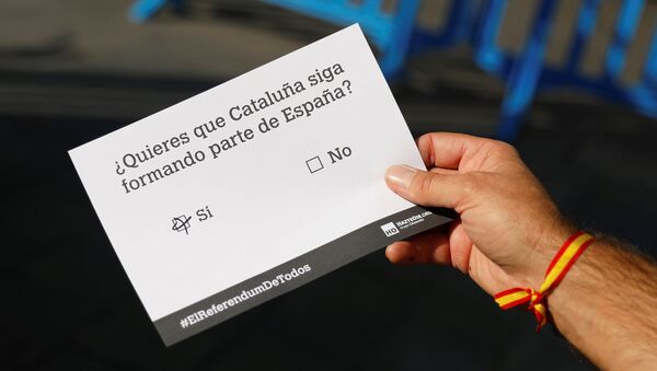 Un partidario del referéndum catalán - Sputnik Mundo