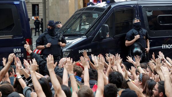 Manifestación contra la violencia policial en Cataluña, España - Sputnik Mundo