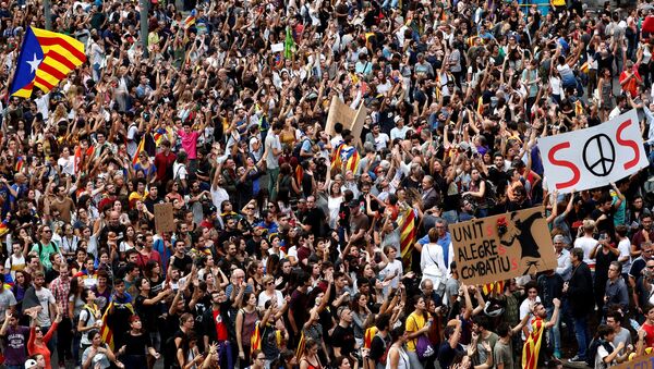 Miles de manifestantes en Barcelona - Sputnik Mundo