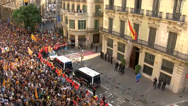 Consecuencias del 1-O: manifestaciones contra la violencia policial en Cataluña - Sputnik Mundo