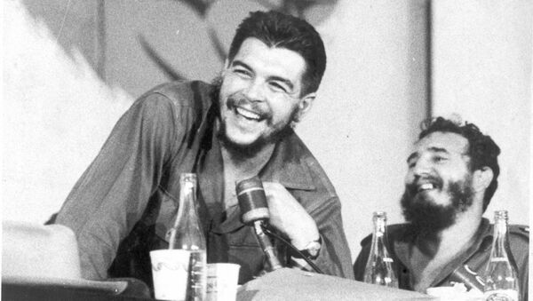 El Che Guevara y Fidel Castro - Sputnik Mundo