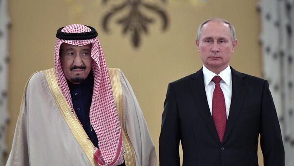 El rey de Arabia Saudí, Salman bin Abdulaziz Saud, y el presidente de Rusia, Vladímir Putin - Sputnik Mundo